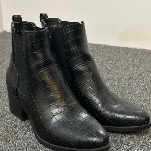 Call it Spring boots - Picture 1 of 5